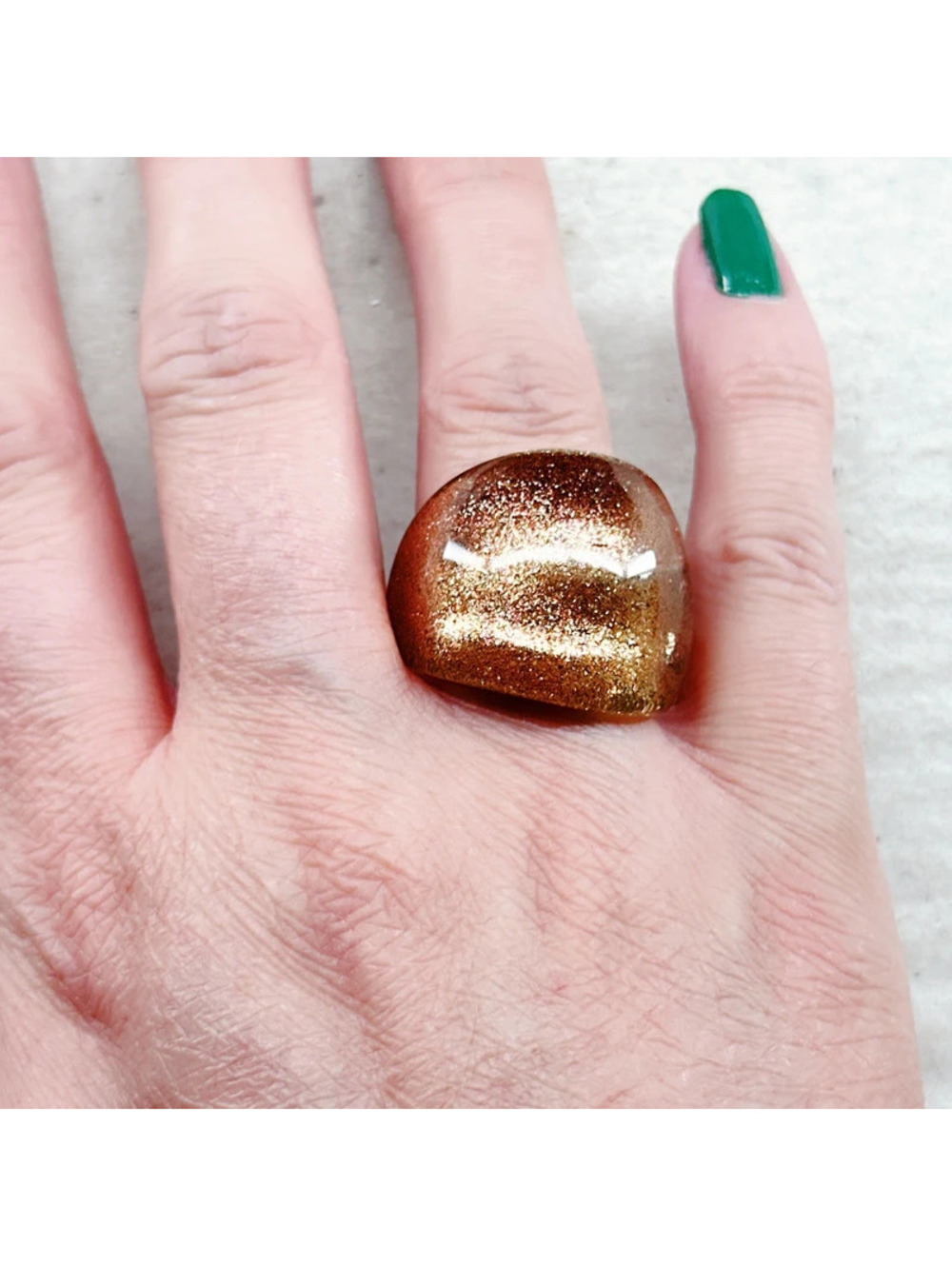 5507gc. Goldtone Glass Ring 6.5